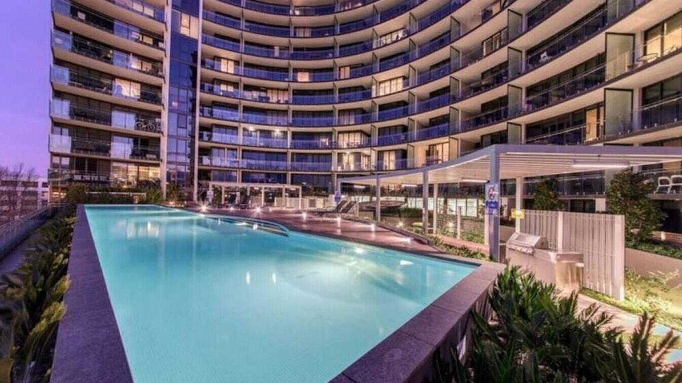 Perfectly Located Modern Apartment - Canberra Cbd
