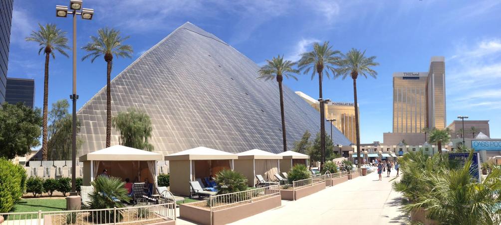 luxor hotel and casino las vegas building