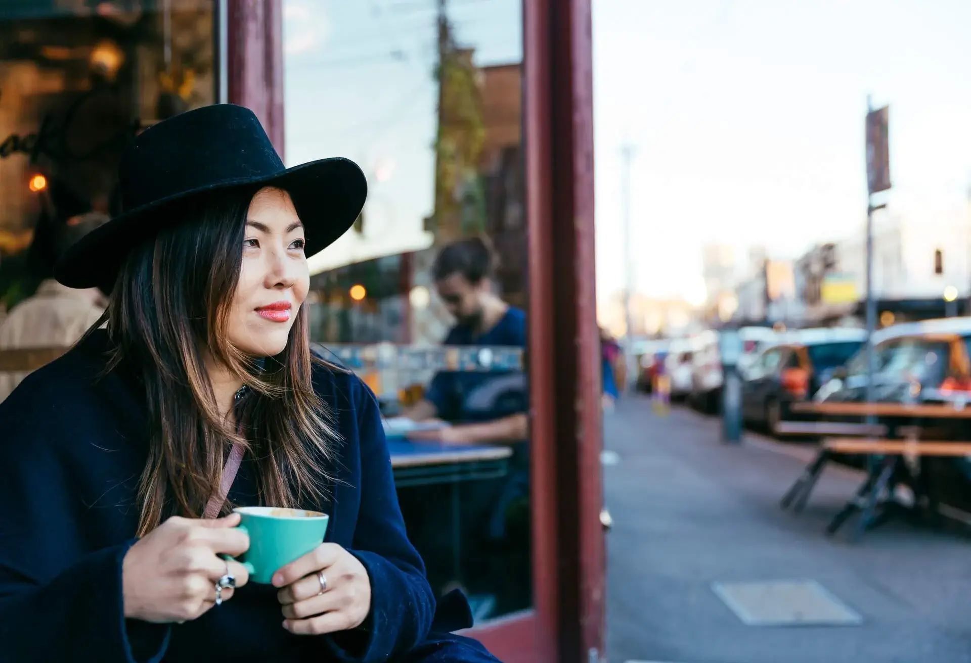 AUSTRALIA_MELBOURNE_FITZROY_THEME_PEOPLE_WOMAN-TAKING-COFFEE