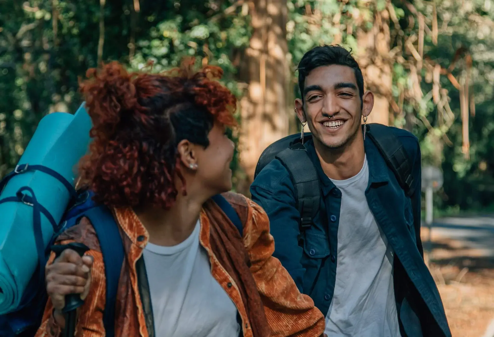 PEOPLE_PERSON_FRIENDS_COUPLE_CAMPING_CAMP_OUTDOORS_ACTIVITY_VACATION