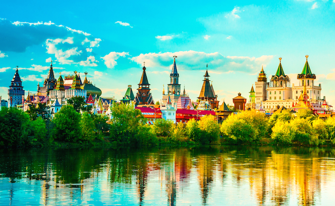 Beautiful landscape with Izmaylovo Kremlin behind river and lush greenery, Moscow, Russi_shutterstock_223589911