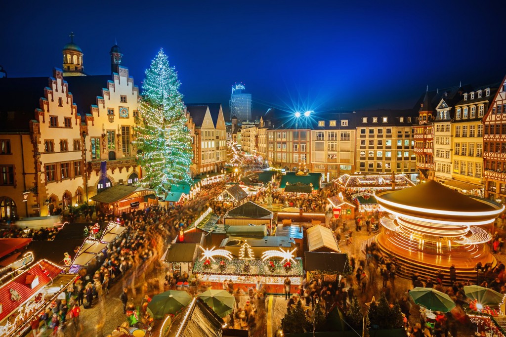 Traditional christmas market in the historic center of Frankfurt_shutterstock_224875129