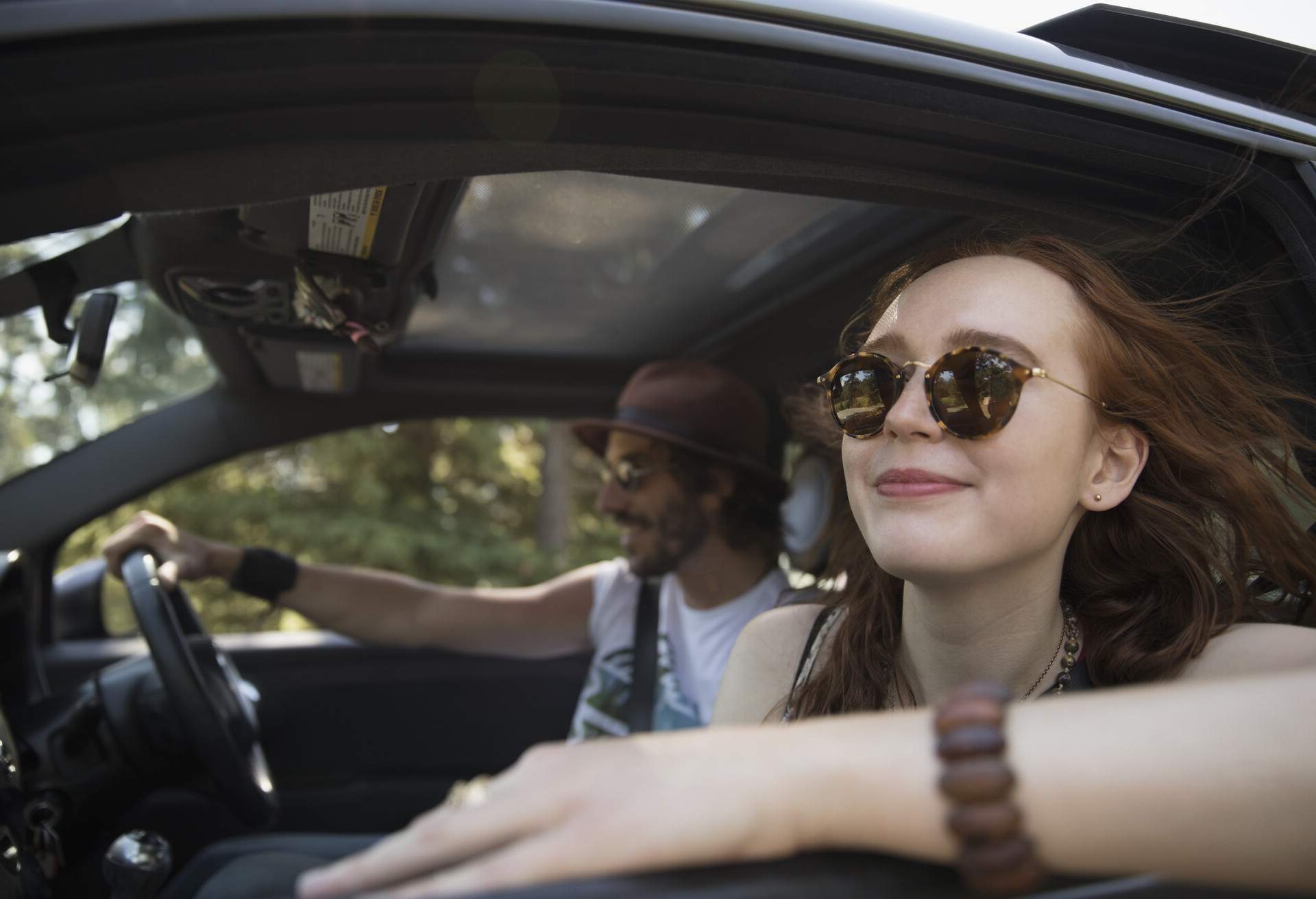 theme_car_driving_couple_gettyimages-753290697_universal_universal_within-usage-period_59491