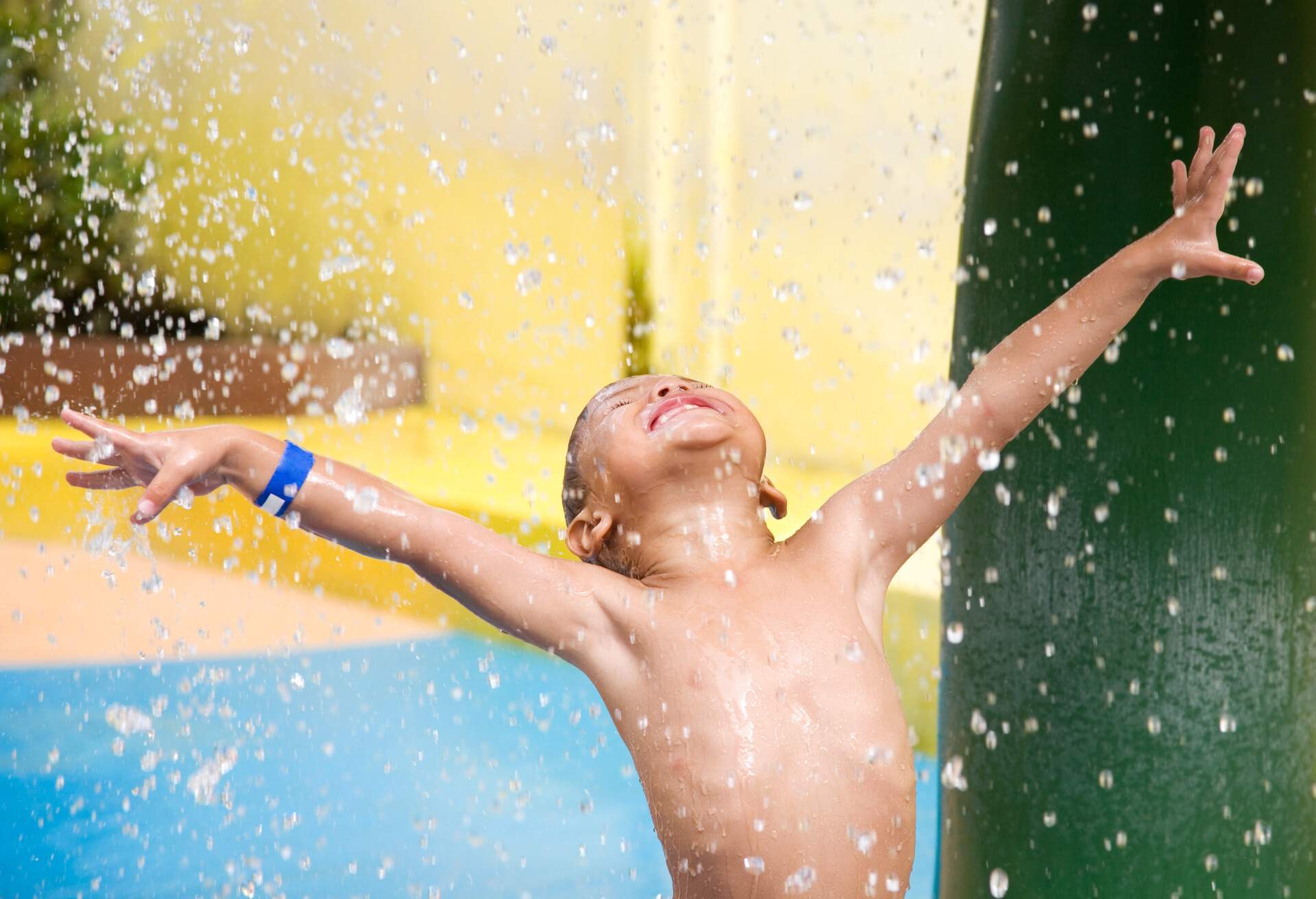 PEOPLE_KID_BOY_WATER_PARK