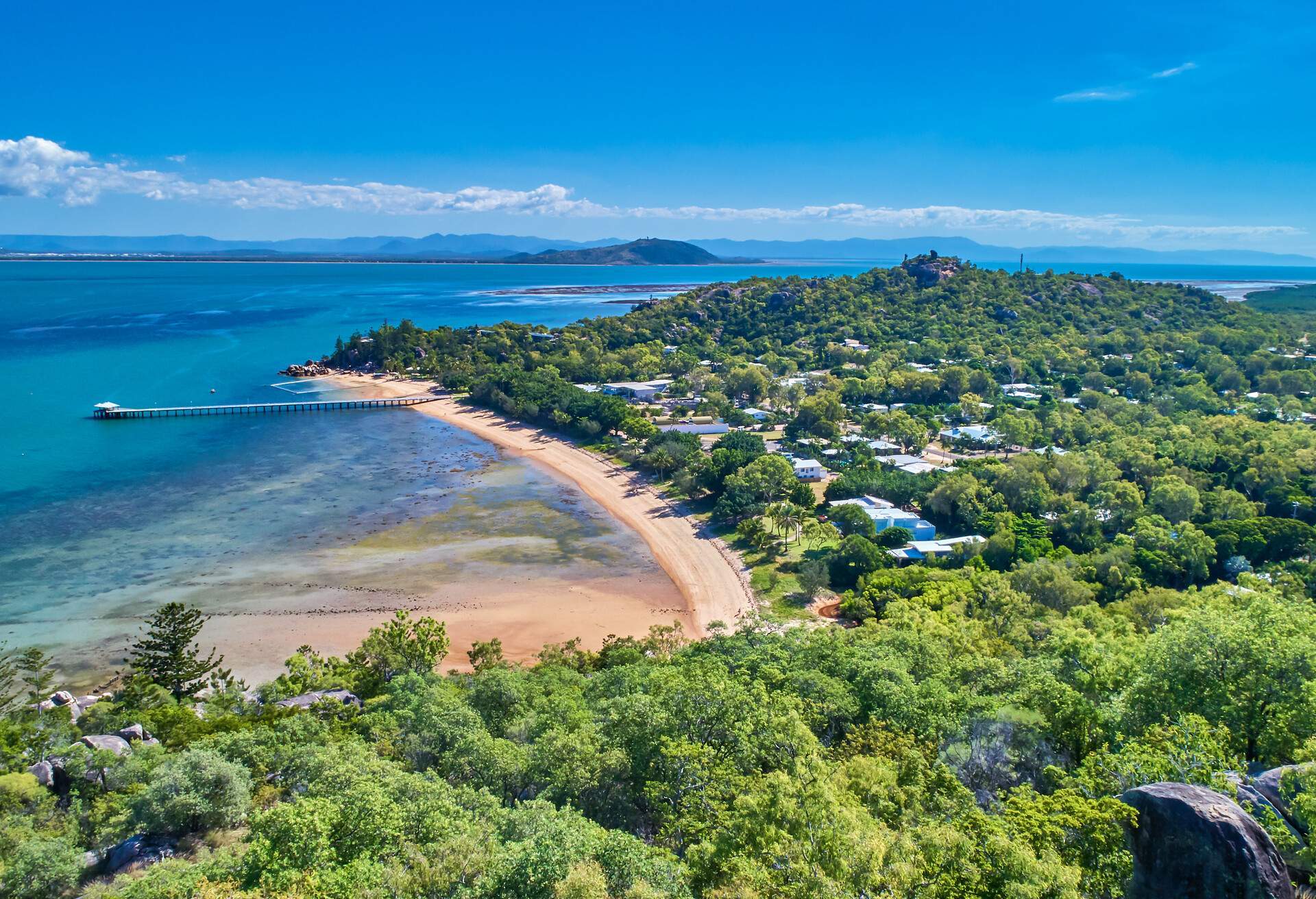 DEST_AUSTRALIA_QUEENSLAND_MAGNETIC-ISLAND_GettyImages-1004226954