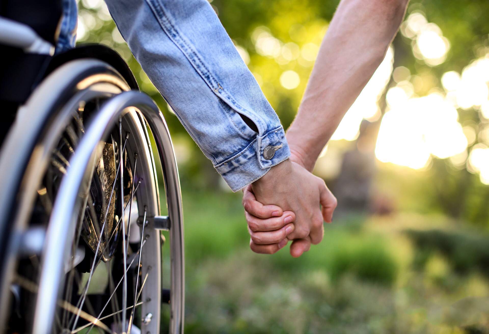 PEOPLE_COUPLE_HOLDING_HANDS_WHEELCHAIR