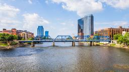 Hotels near Cottage and Lakefront Living Show