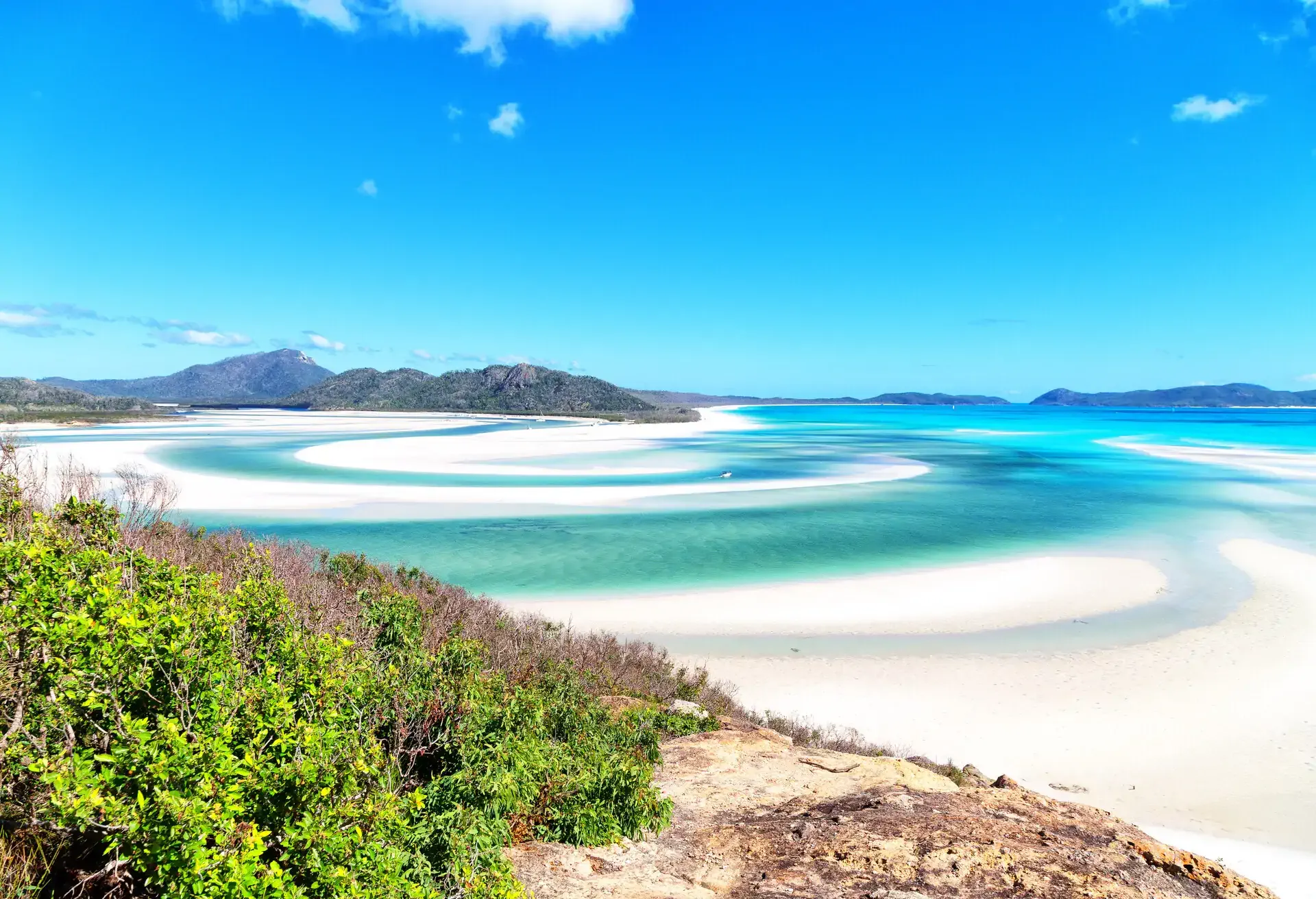 in australia the beach of Whitsunday Island like paradise concept and relax; Shutterstock ID 1017499117; Purpose: blog; Brand (KAYAK, Momondo, Any): KAYAK