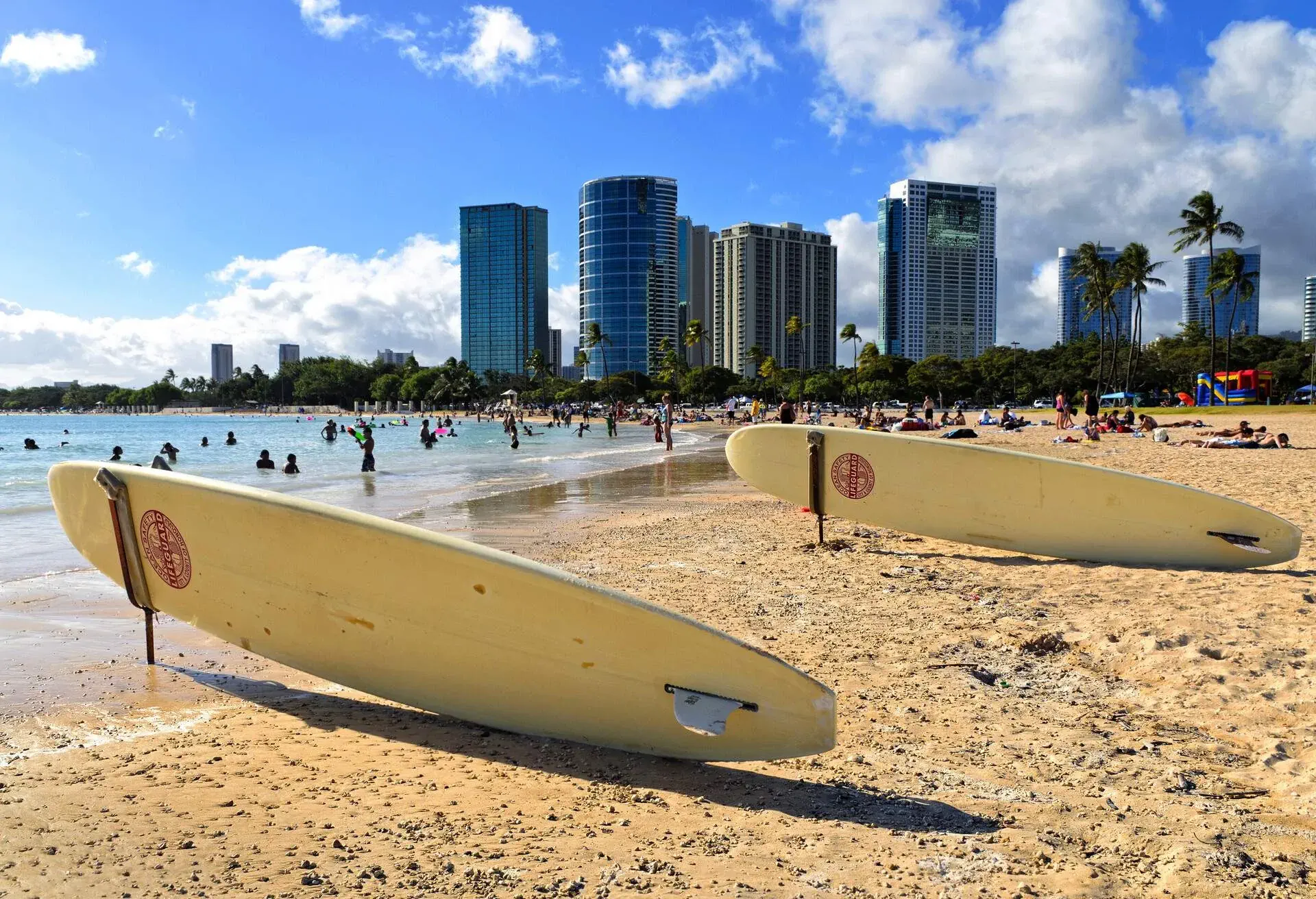 ala moana beach in Honolulu, Hawaii; Shutterstock ID 198079214; Purpose: Product; Brand (KAYAK, Momondo, Any): Any