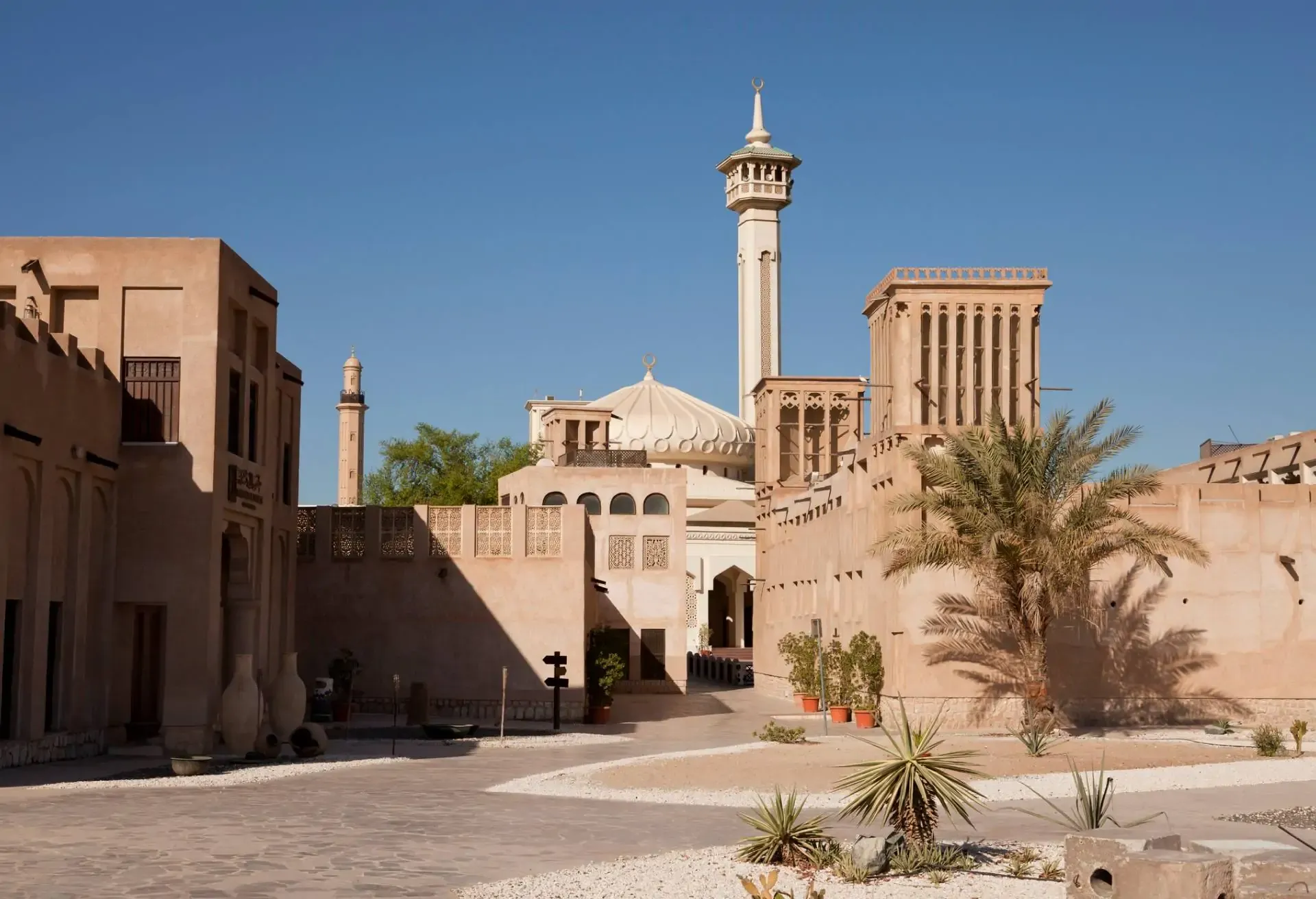 lp_localcard_1920x1312_dubai