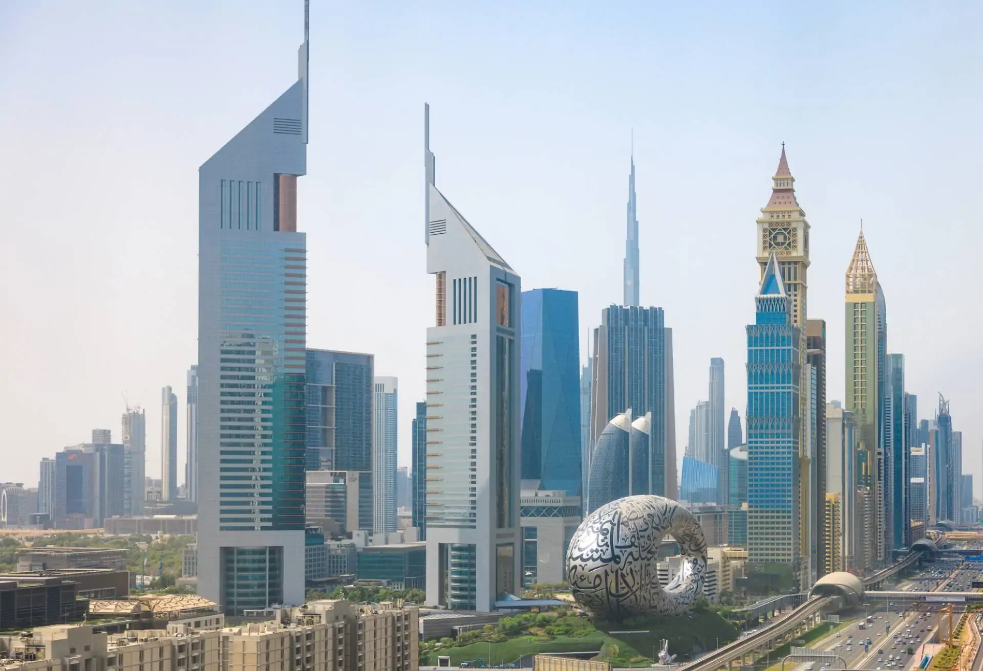lp_catchcard1_1920x1312_dubai