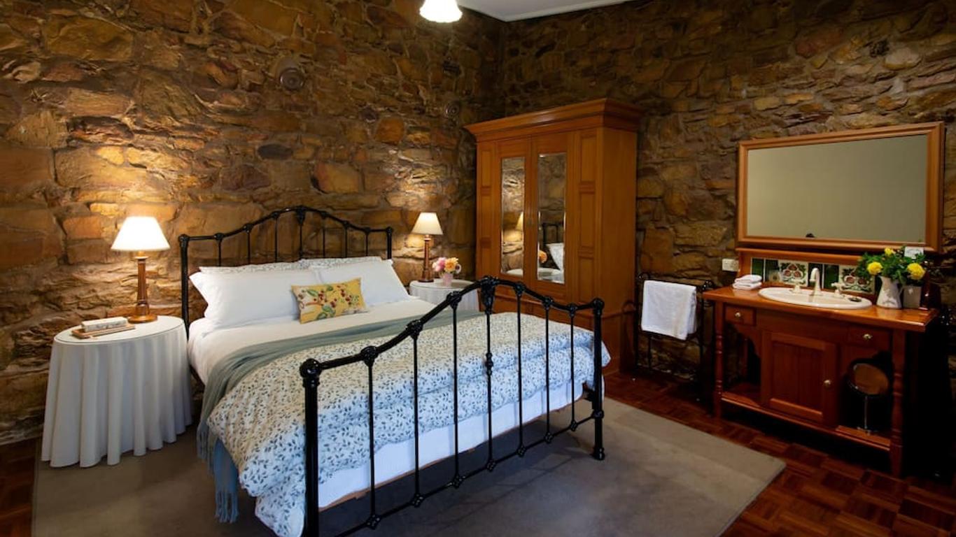 Byronsvale Vineyard and Accommodation