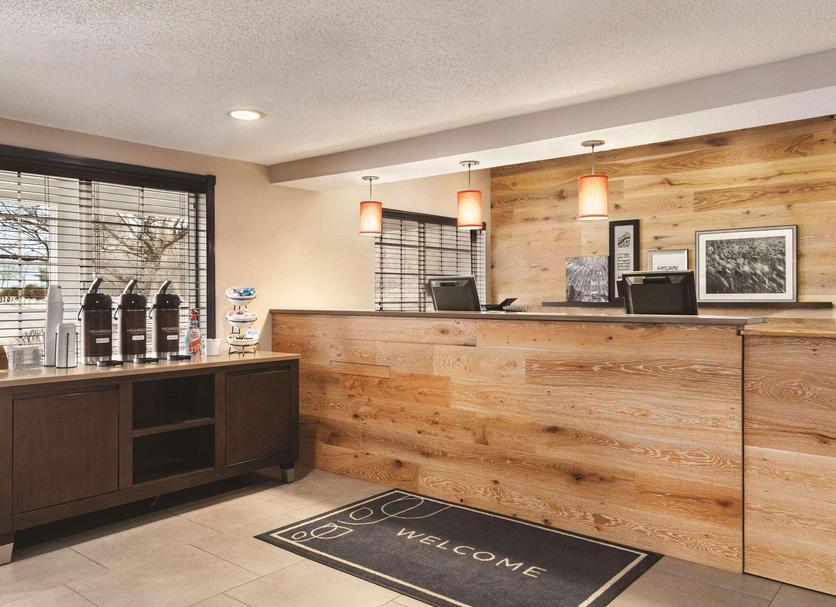 Front desk Photo
