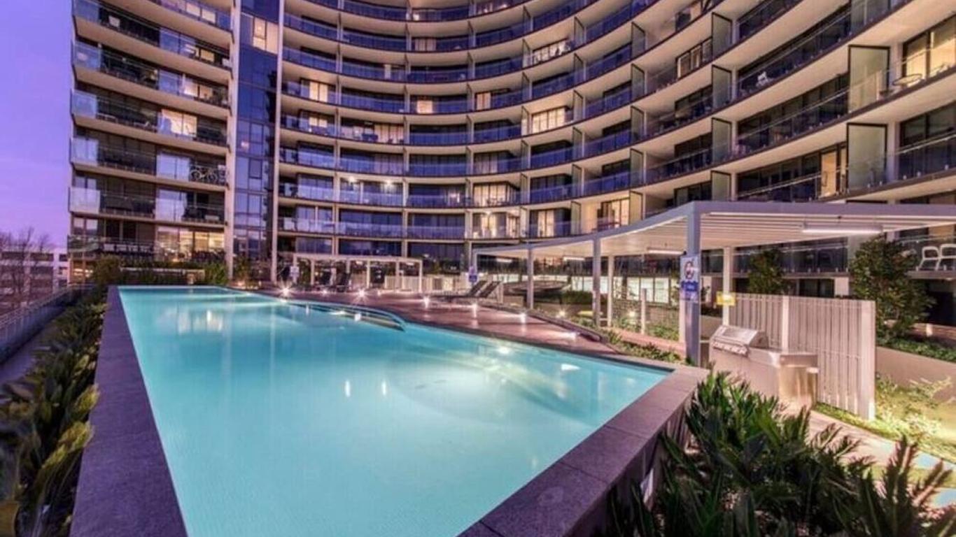Perfectly Located Modern Apartment - Canberra Cbd