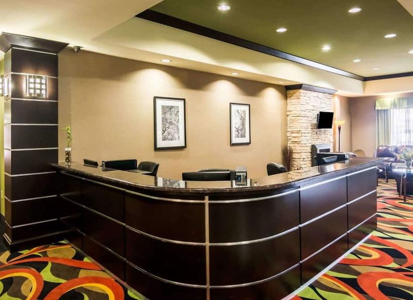 Front desk Photo