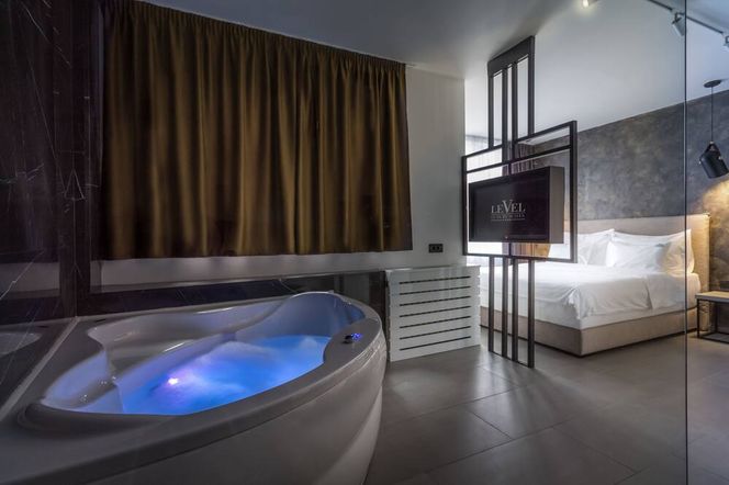 Level Luxury Suites