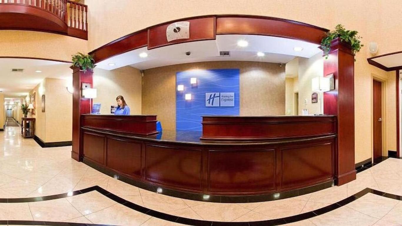 Holiday Inn Express & Suites Gainesville