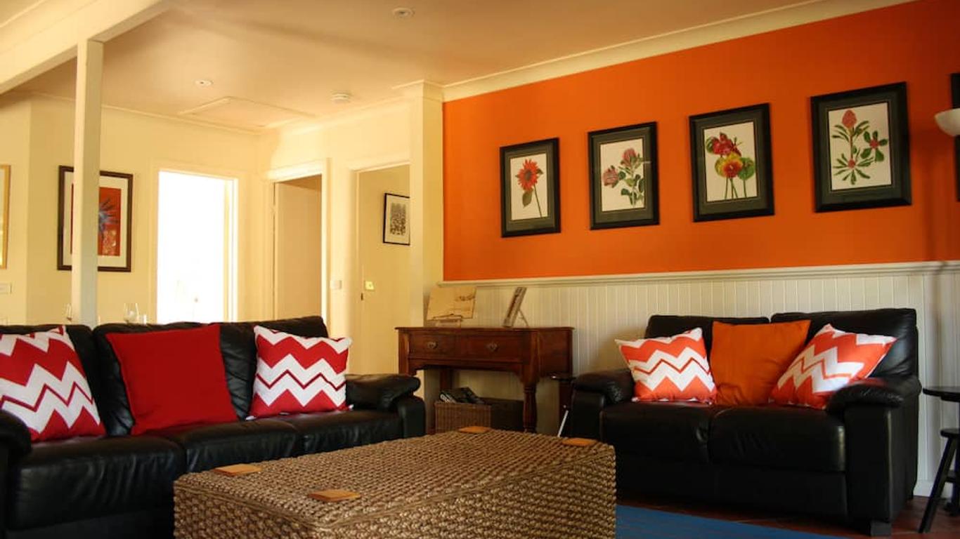 Merrimeet Cottages