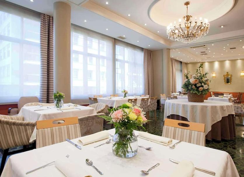 Banquet hall Photo