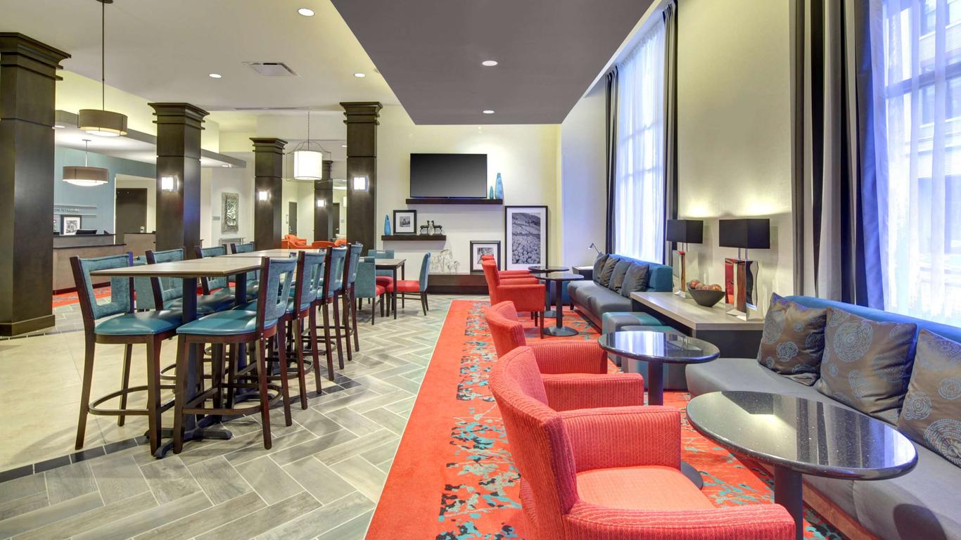 Hampton Inn & Suites Roanoke-Downtown