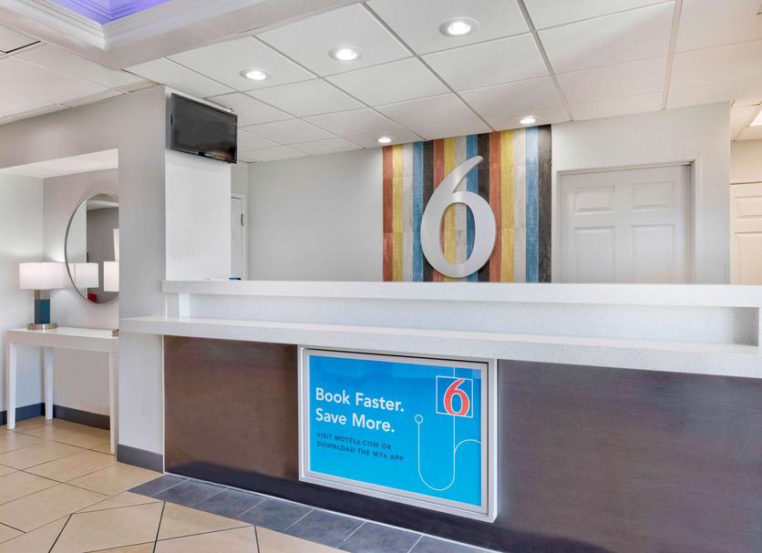 Front desk Photo