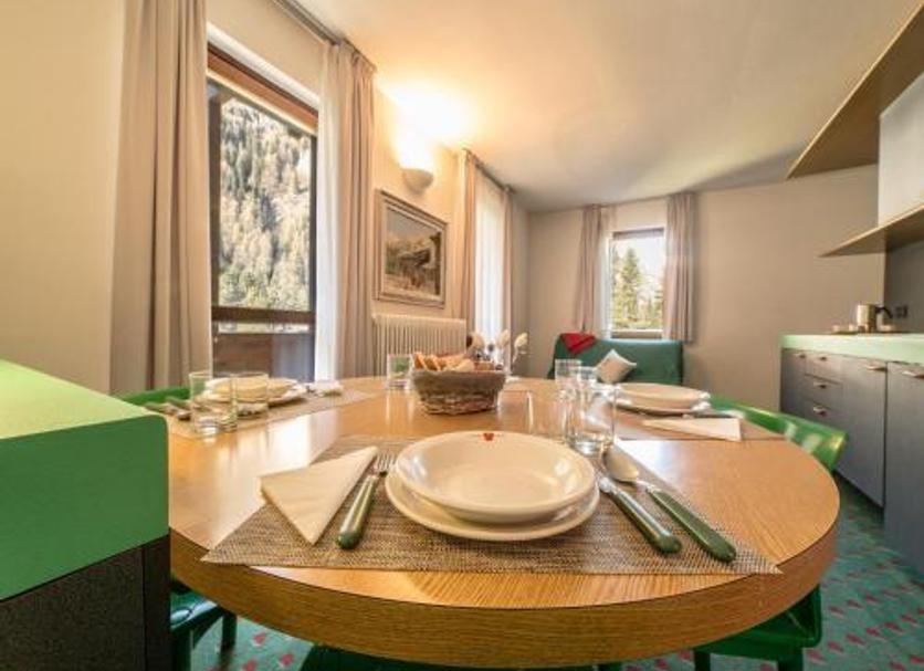 Dining room Photo