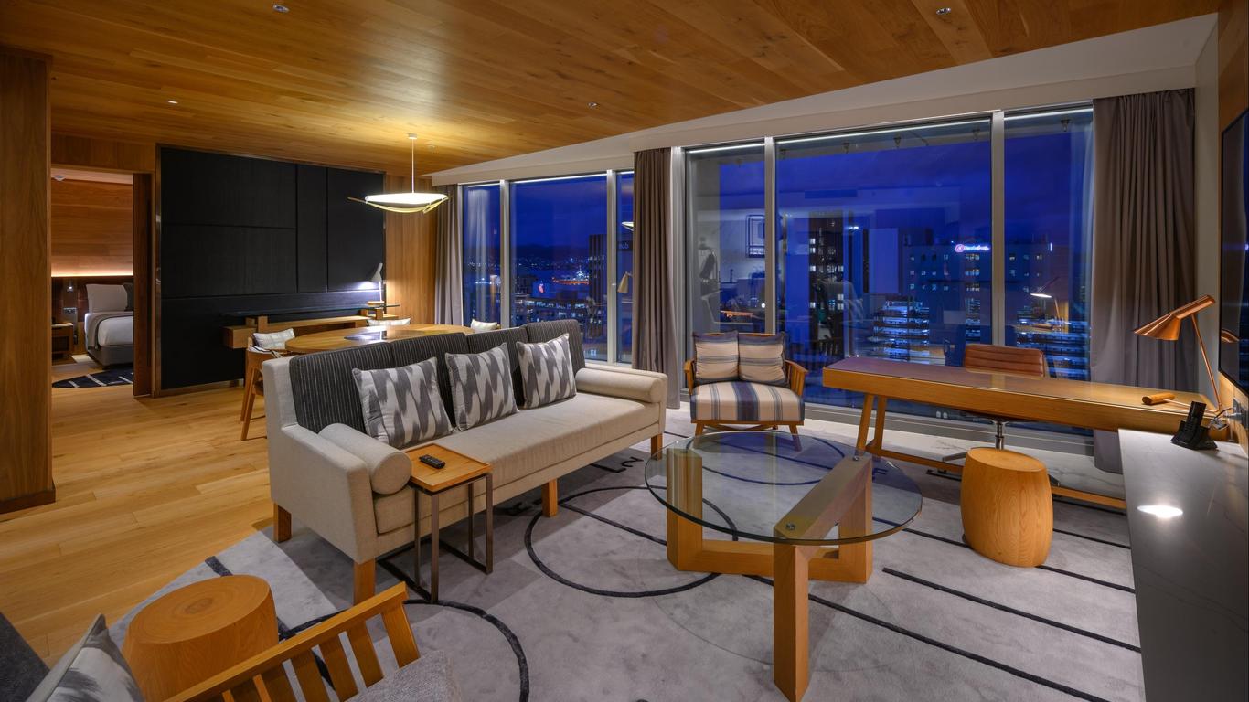 Crowne Plaza Hobart
