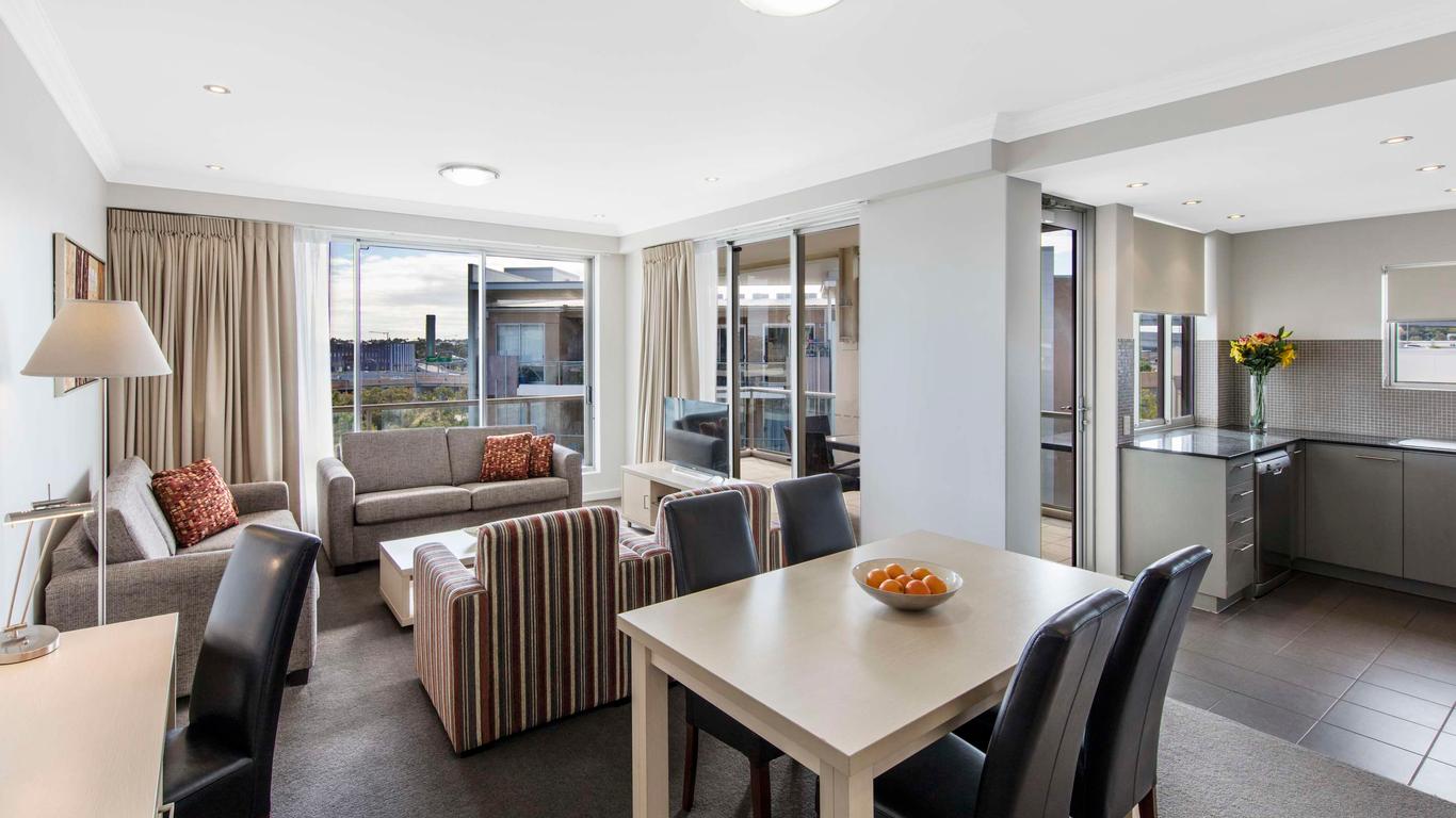 Oaks Brisbane Mews Suites
