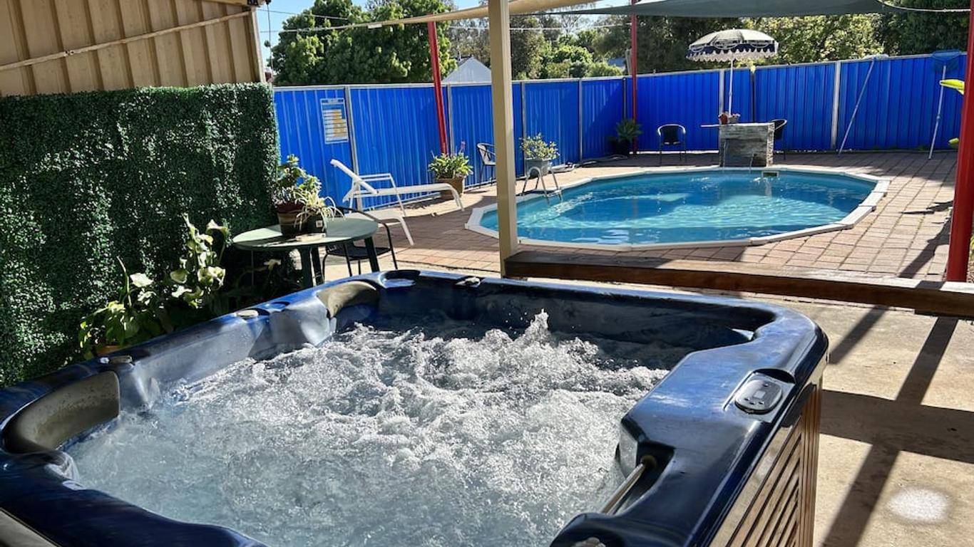 Acacia Rose Motor Inn