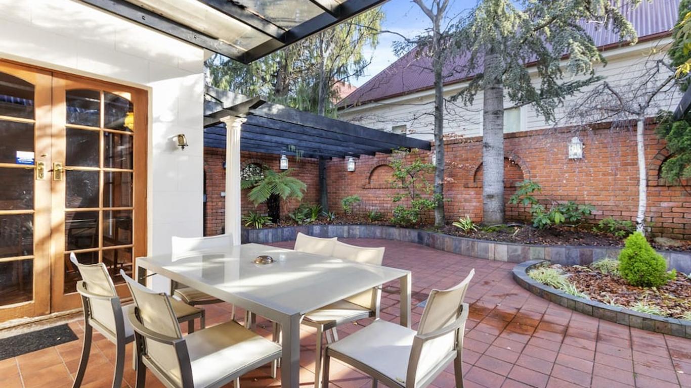 Grosvenor Court Apartments