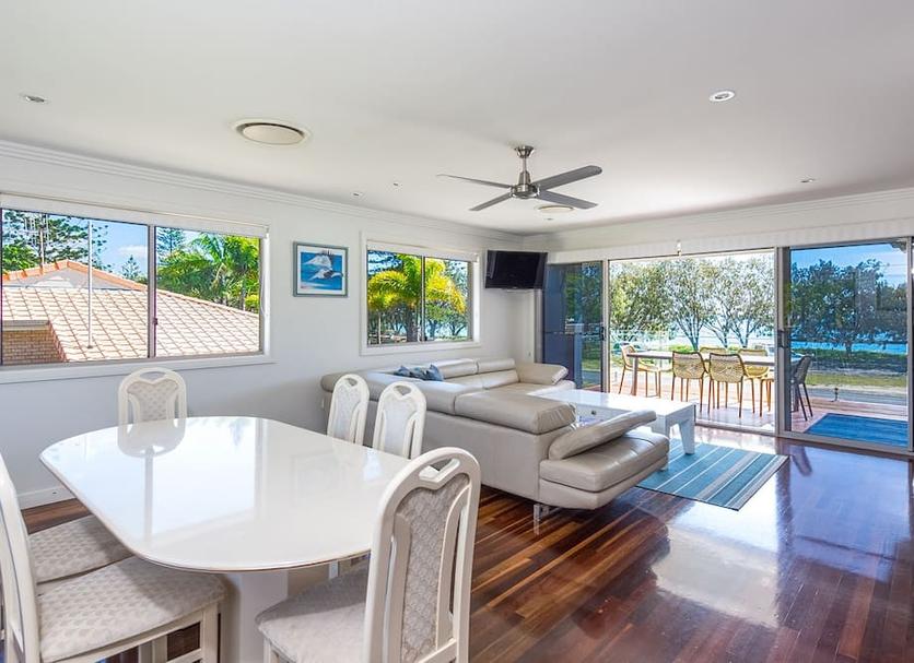 Dining room Photo
