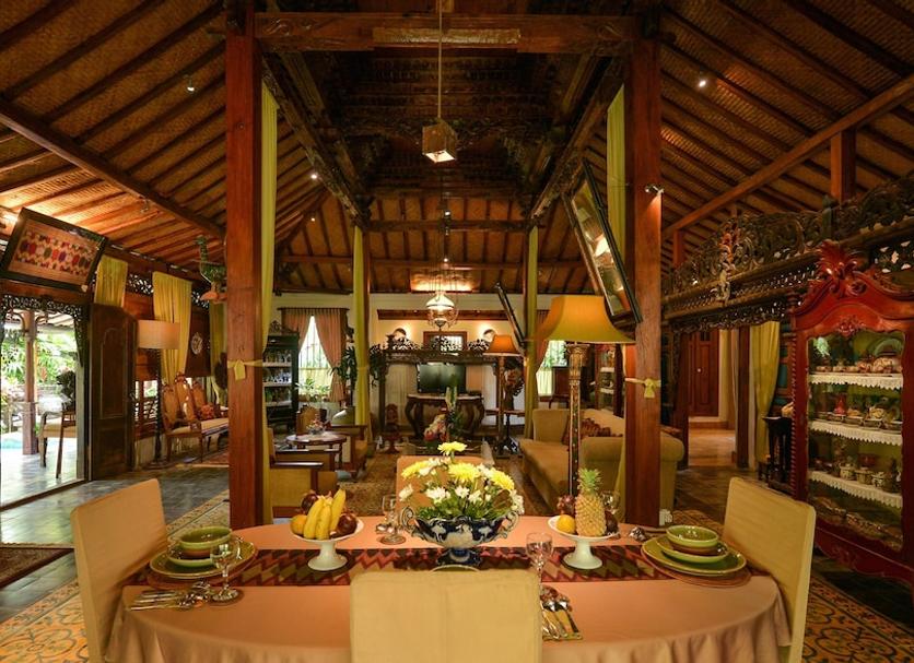 Dining room Photo