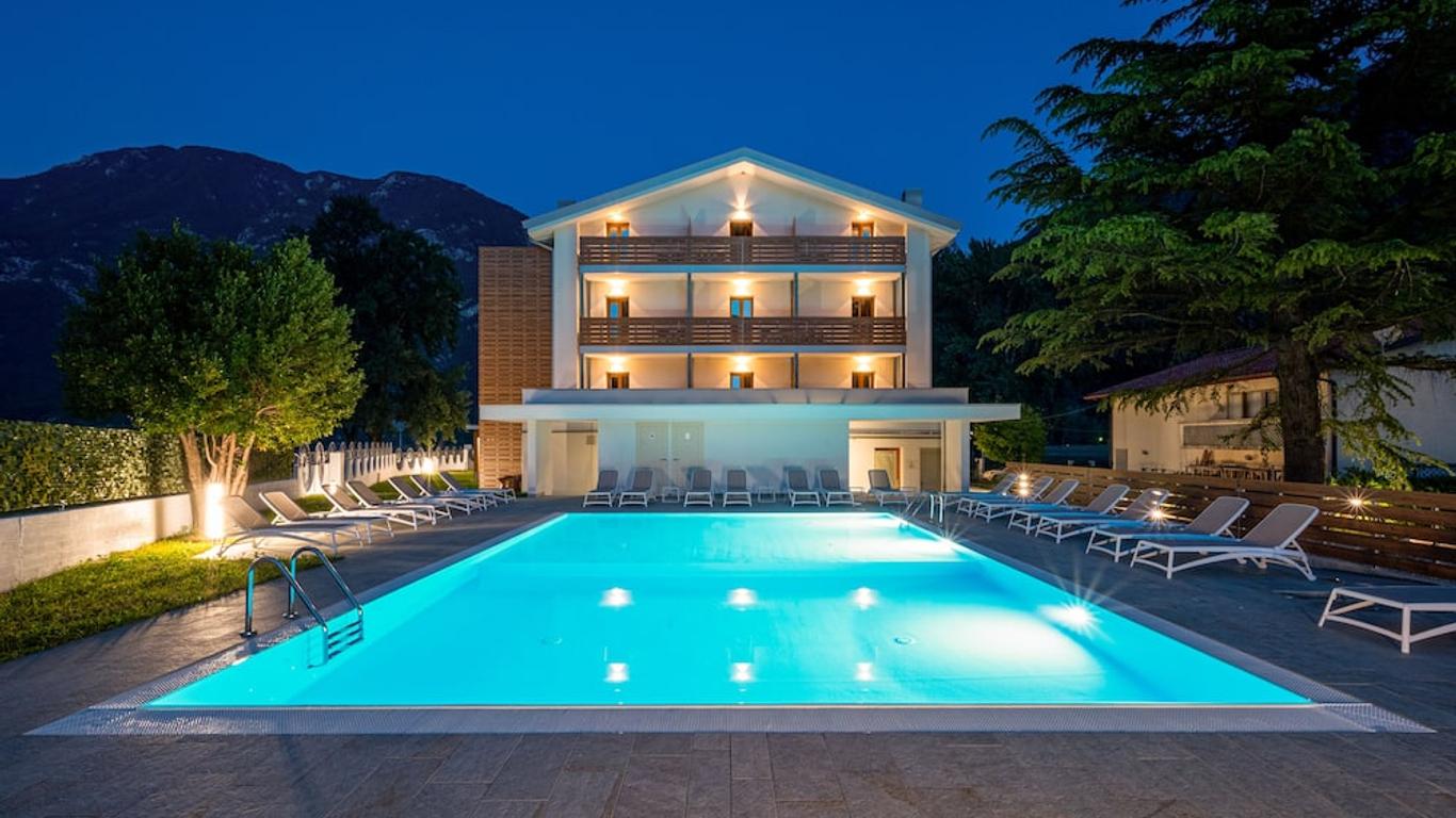 Hotel Trilago