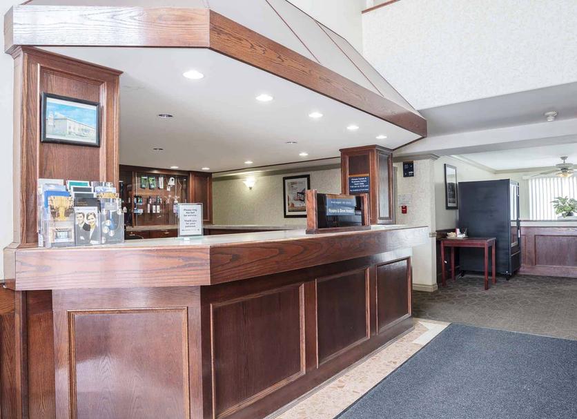 Front desk Photo