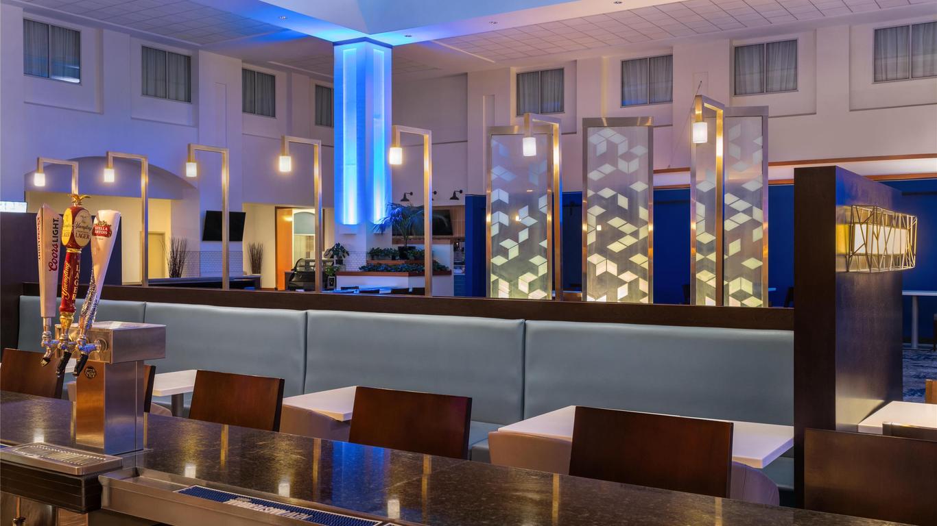 Embassy Suites by Hilton Boston at Logan Airport