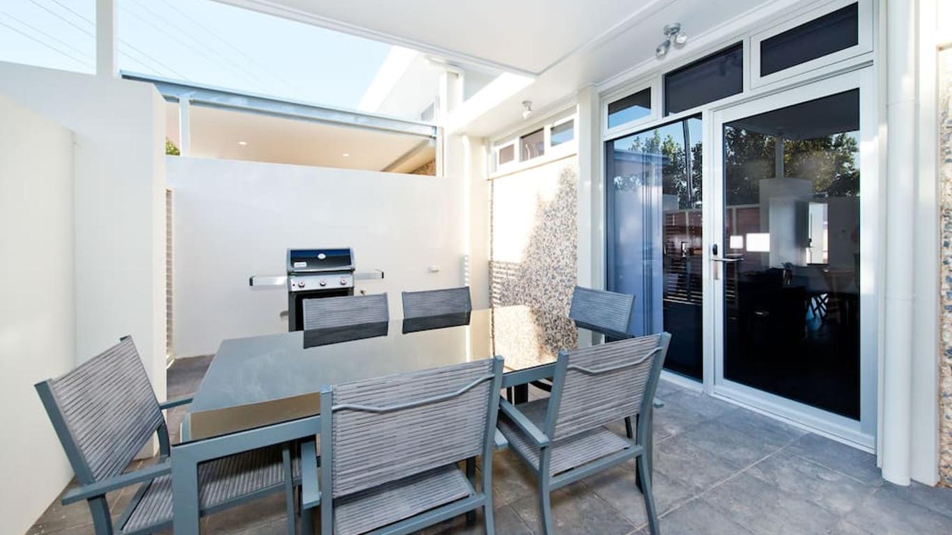 Loxton Courthouse Apartments
