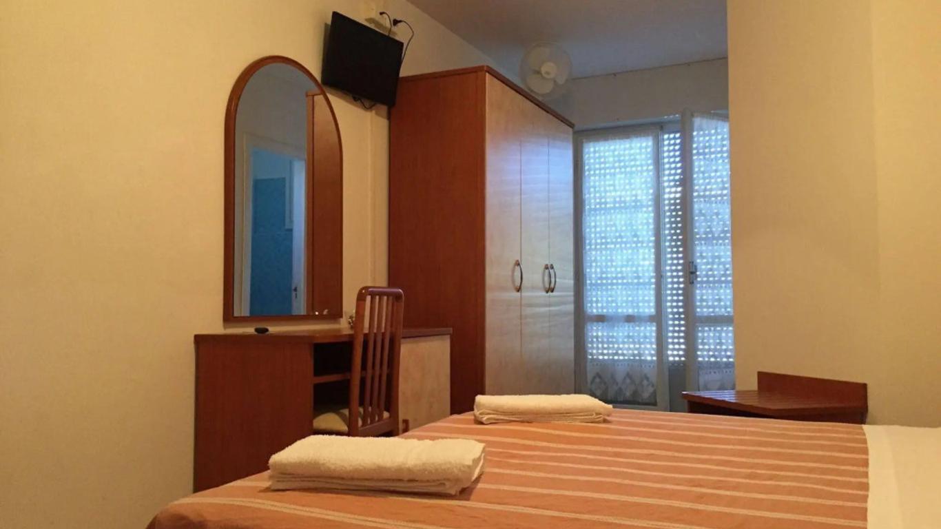 Hotel Holiday