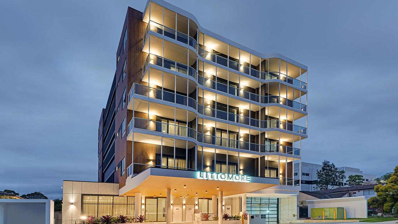 Littomore Suites Kingswood