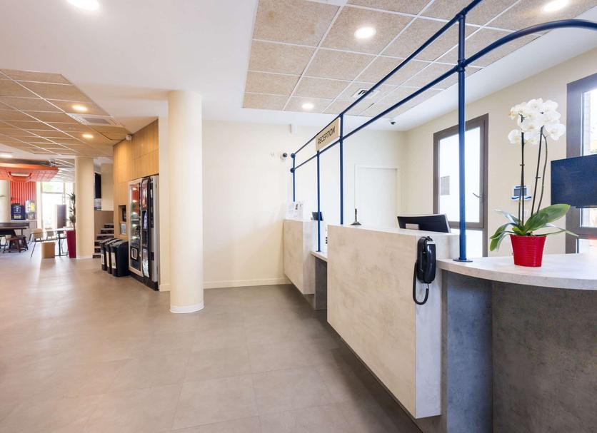 Front desk Photo