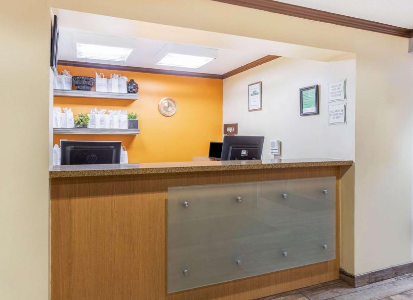 Front desk Photo