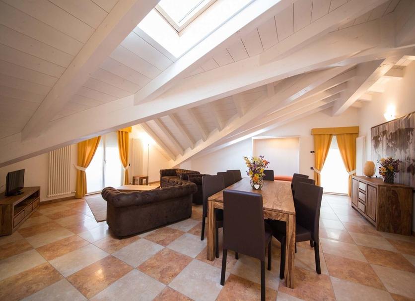 Dining room Photo
