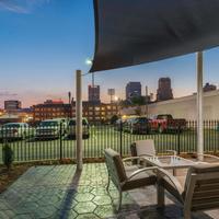 La Quinta Inn & Suites by Wyndham Memphis Downtown