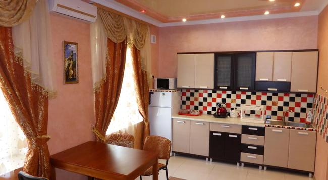 ApartHotel Dom - Odessa - Kitchen