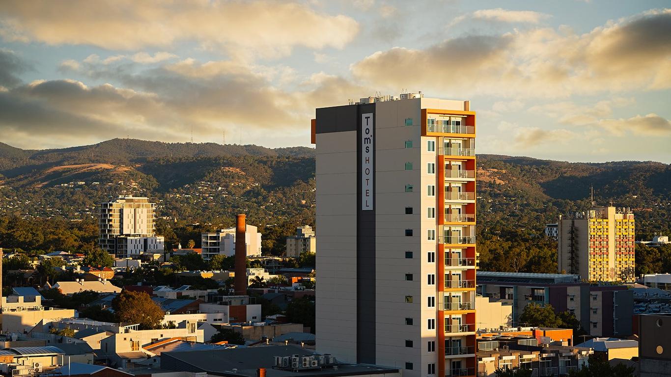 Toms Court Hotel