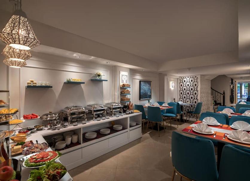 Restaurant Photo