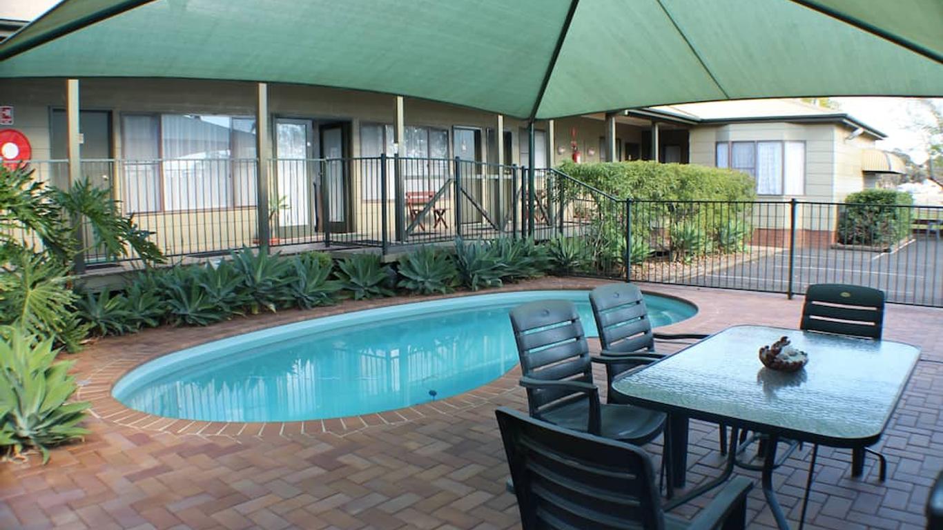 Lake Forbes Motel
