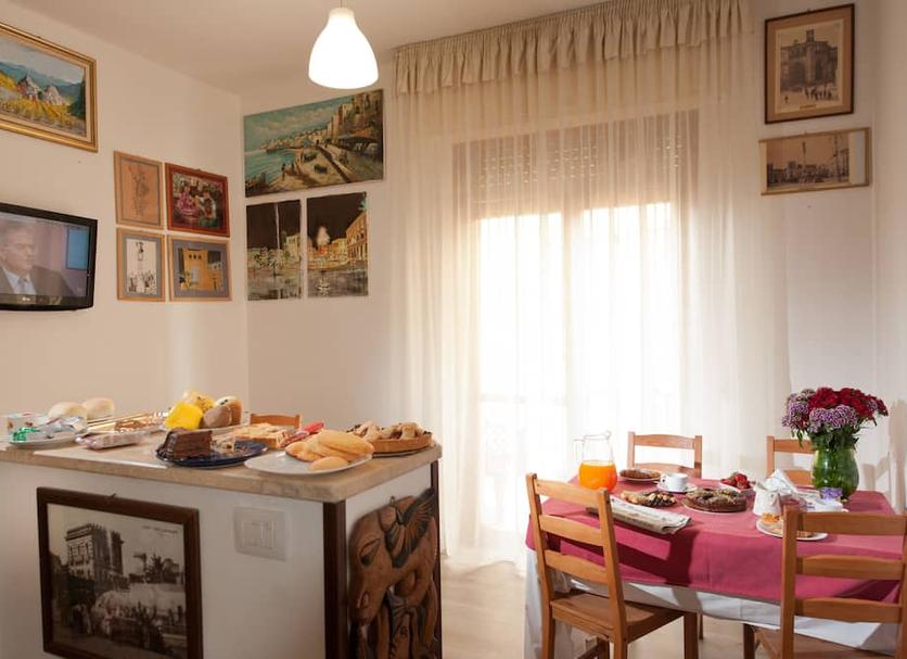 Dining room Photo