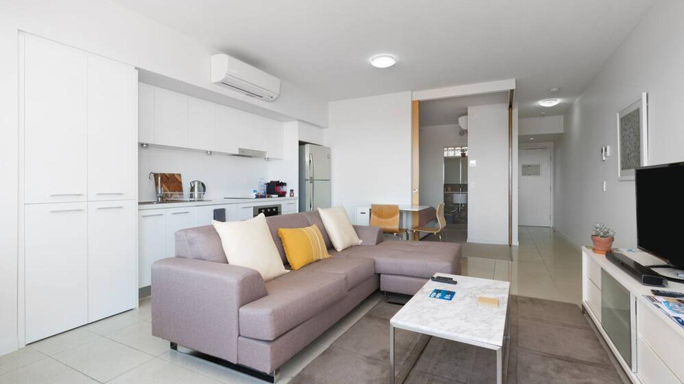 Ocean View 1 Bed Unit . King Bed with En suite Bathroom