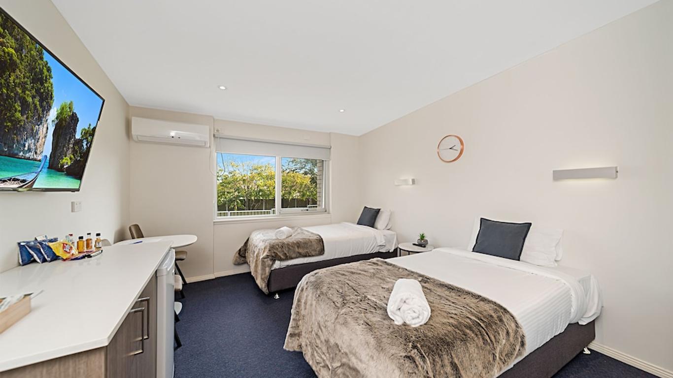 Carlton Suites