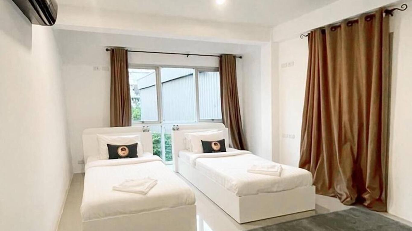 Roomquest Bangkok Sukhumvit 50